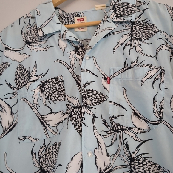Levi's Light Blue Floral Men's Shirt Size Large Outdoor Golf Preppy - Picture 2 of 8